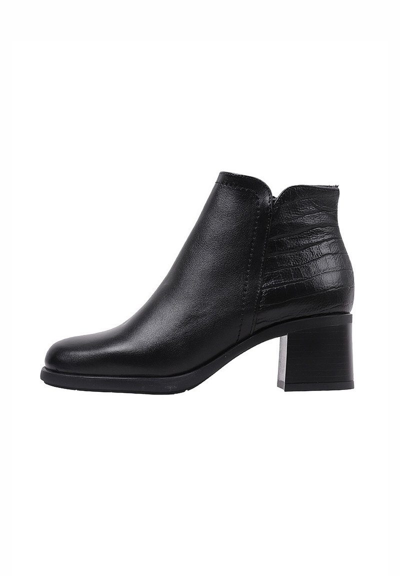 Sandra Fontán TELDE - Botines bajos - black