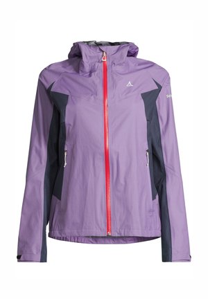 Chaqueta impermeable púrpura con cierre frontal, acentos en azul marino contrastantes y capucha. Presenta un tejido texturizado y bolsillos laterales.