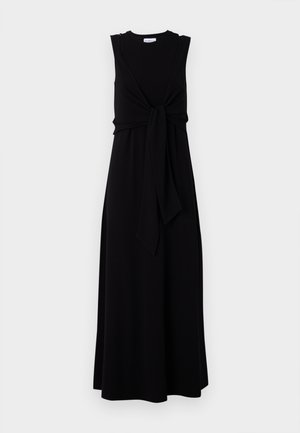 Črna brezrokavna maksi obleka z detajlom zaveza na pasu, okroglo izrezom in lahkotno A-linijo. Gladka tekstura tkanine.