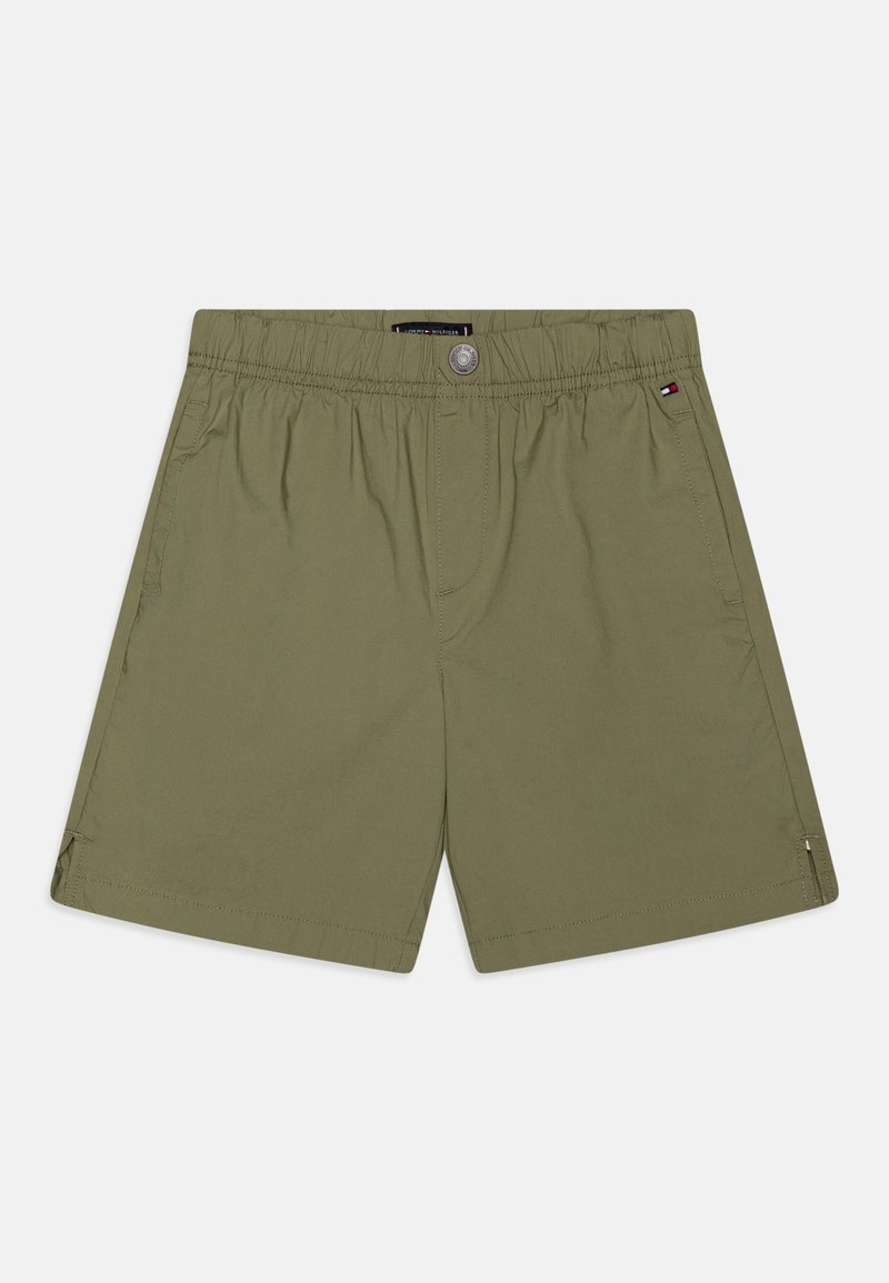 Shorts pour homme vert olive avec taille élastique, fermeture par bouton, poches latérales et petit logo sur la poche droite.
