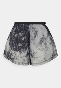 black/photon dust