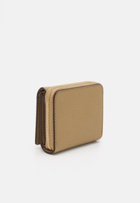 MICHAEL Michael Kors EMPIRE TRIFOLD WALLET - Portafoglio - camel