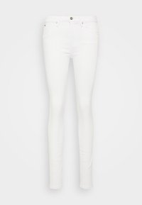 Jeans skinny blancos de mezclilla. Cuentan con un diseño de cinco bolsillos, cierre de botón de metal y un ligero estiramiento para mayor comodidad. Textura lisa.