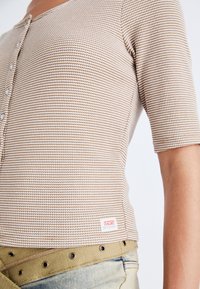 Levi's® Jednoduché tričko - light brown