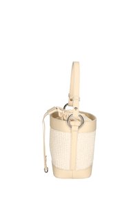 Borsa a secchiello intrecciata beige con una base in pelle liscia, chiusura superiore con coulisse e dettagli in metallo. Inclusa tracolla in pelle regolabile.