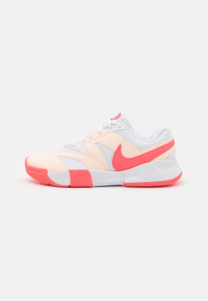 Nike Performance COURT LITE 4 - Allcourt tennissko - white/hot punch/crimson tint/aster pink