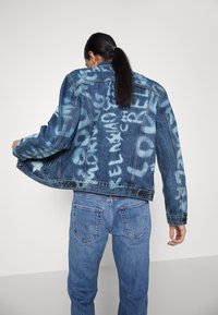 Levi's® TRUCKER - Spijkerjas - blue denim/light blue