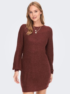 Robe pull en bourgogne profond, avec un col et des poignets côtelés, des manches longues et une coupe décontractée qui arrive au milieu de la cuisse.