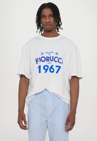 Fiorucci DREAMING PRINT BOXY UNISEX - Marškinėliai su spaudiniu - white
