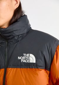 The North Face 1996 RETRO NUPTSE JACKET - Tolldzseki - earthen copper/black