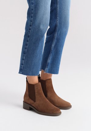 - Ankle boot