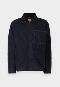 Tamsiai mėlynas džinsinis švarkas su užtrauktuku, ilgomis rankovėmis, apykakle ir krūtine kišene. Papuoštas oranžiniais siūlais ir turi lygų paviršių.