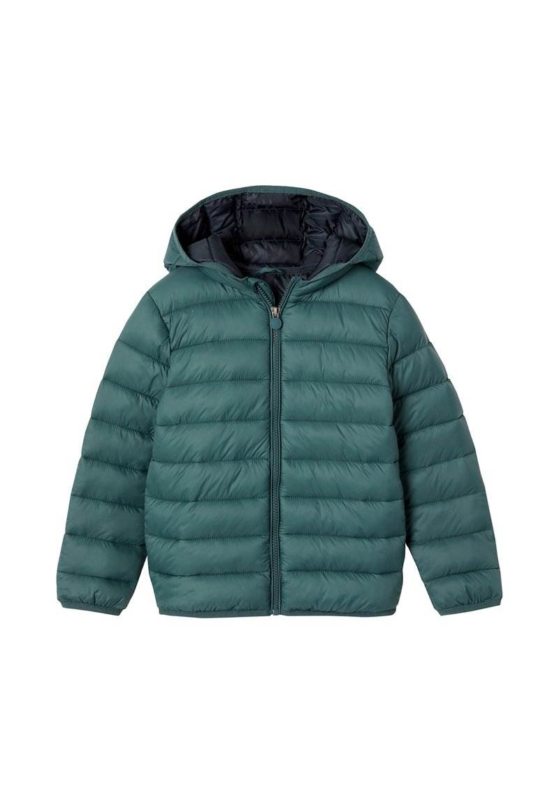 Grüne gepolsterte Jacke mit Kapuze, durchgehendem Reißverschluss und horizontaler Steppung. Futter scheint dunkel mit einer glatten Textur zu sein.