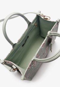 Thumbnail Image 5