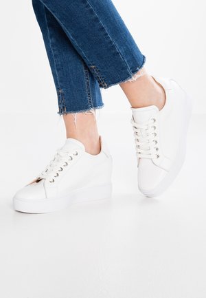 Shoe The Bear Sneakers - white