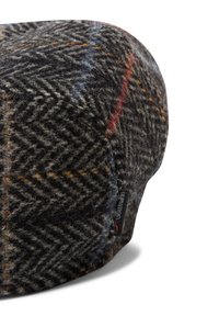 Wełniana czapka w ciemnoszarym kolorze z wzorem jodełki i wielobarwnymi akcentami. Okrągły kształt z teksturowaną tkaniną oraz mała firmowa metka z boku.