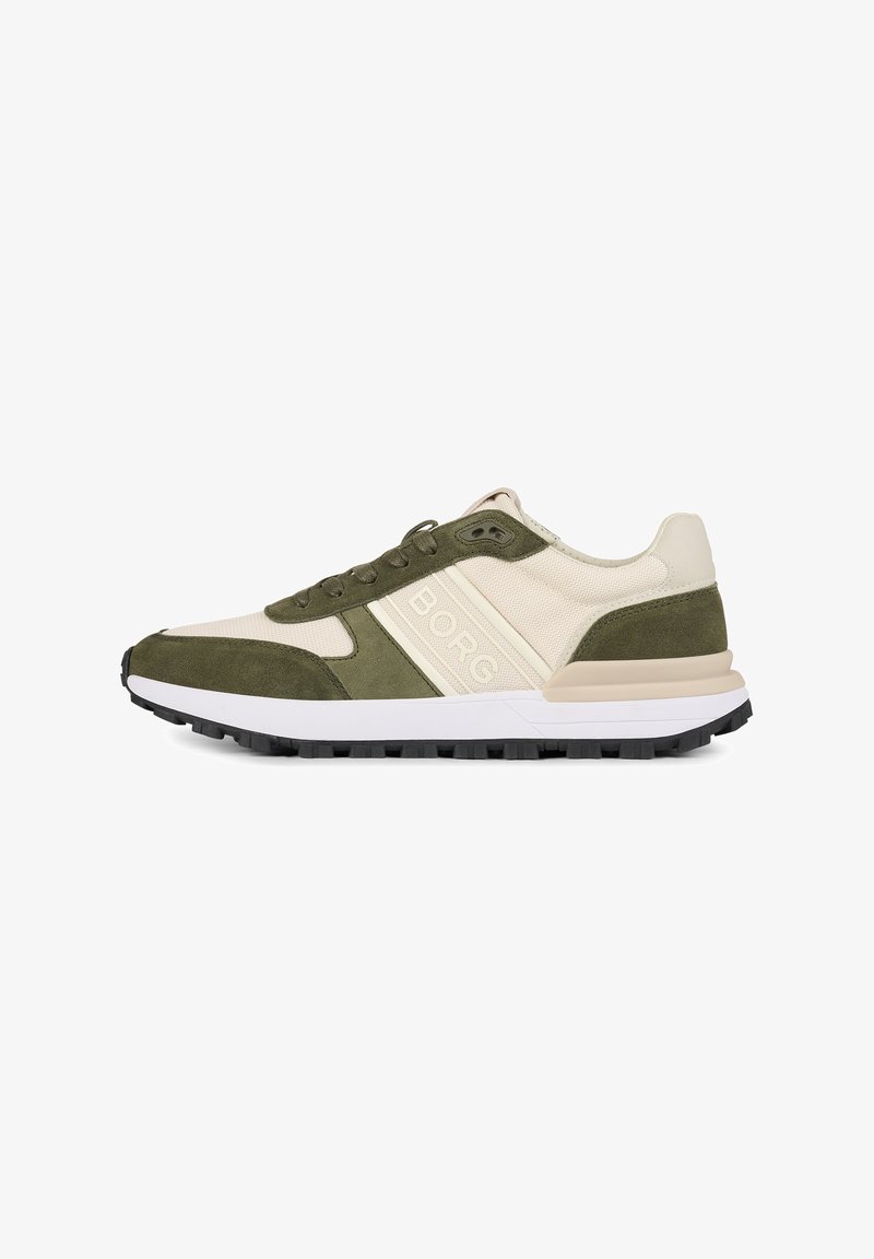 Heren sneakers met een beige en olijfgroen ontwerp, voorzien van mesh materiaal, leren accenten en witte rubberen zolen met zwarte profielen.