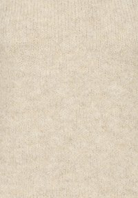 Hellbeige gestrickter Stoff mit einer weichen, strukturierten Oberfläche. Verfügt über ein dezentes, unregelmäßiges Muster. Geeignet für Kleidungsstücke oder Accessoires.