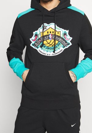 Sudadera negra con acentos turquesa, que presenta un vibrante gráfico "All Star Weekend 96" en el frontal y un bolsillo tipo canguro.