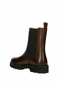 Brązowy skórzany botek Chelsea z elastycznymi panelami po bokach, zaokrąglonym noskiem i teksturowaną czarną gumową podeszwą. Wyposażony w pętlę ułatwiającą zakładanie.