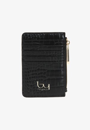 Portacarte in pelle nera con texture effetto coccodrillo, dotato di cerniera dorata e logo "byblos" dorato sulla parte anteriore.