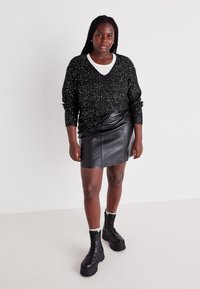 Vero Moda Curve VMCLEILANI  - Strickpullover - black