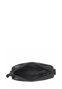 Borsa a pochette nera in pelle con una texture liscia, dotata di una chiusura a zip argentata e un interno foderato. Nessun hardware esterno o decorazioni.
