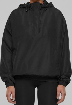 Zwarte hoodie, gemaakt van gladde stof. Voorzien van een halve ritssluiting aan de voorkant, elastische manchetten en een ontspannen pasvorm met zijzakken.