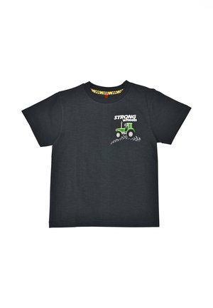 Schwarzes T-Shirt mit kurzen Ärmeln und einem grünen Traktor-Motiv sowie dem Schriftzug "STRONG wheels" auf der linken oberen Brustseite.