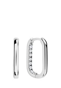 Srebrne kolczyki w kształcie kół charakteryzujące się eleganckim, zaokrąglonym wzorem, zdobione małymi, przezroczystymi kamieniami po jednej stronie. Gładka tekstura na całej powierzchni.