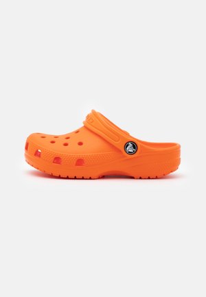 Crocs CLASSIC UNISEX - Sandalias planas - orange zing