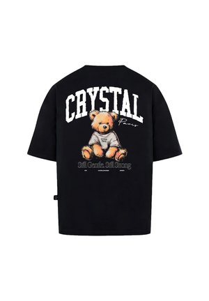 T-shirt nera oversize con grafica di un orsetto sulla schiena, con "CRYSTAL Paris" e testo aggiuntivo sottostante. Materiale in cotone.