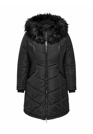 Manteau noir rembourré avec une capuche à bord en fausse fourrure, design matelassé, fermeture éclair et deux poches avant. Manches texturées avec des poignets côtelés.