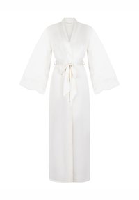 Λευκή σατέν ρόμπα με φαρδιά, ρέουσα μανίκια. Διαθέτει ζώνη ταίριασμα στη μέση και λεπτές δαντελένιες λεπτομέρειες κατά μήκος των μανικιών.