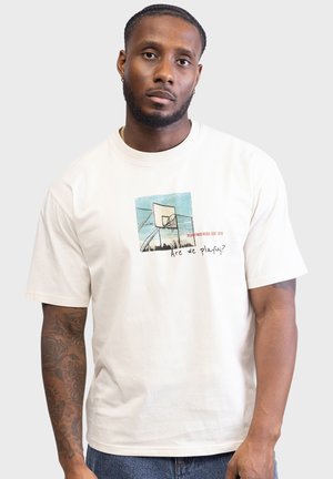 ABRAHAM BOXY FIT - Print T-shirt - snow white