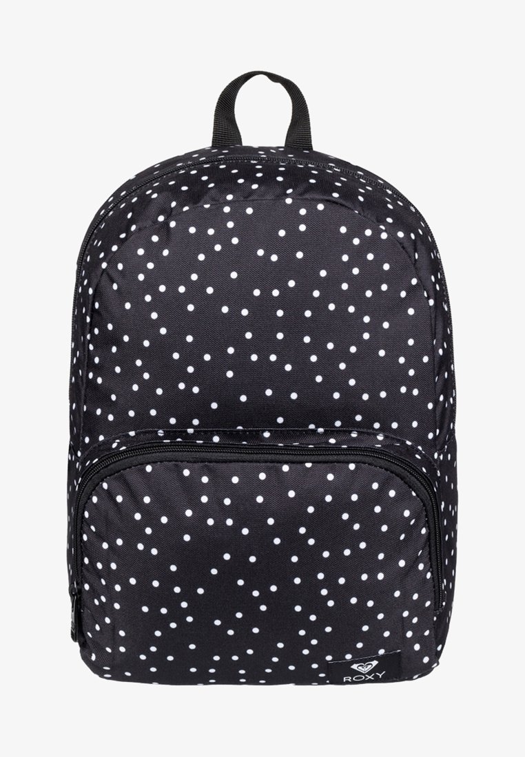 Svart ryggsäck med vita prickar, framfacky med dragkedja och svart handtagsöggla; liten Roxy-logotagg nederst till höger.