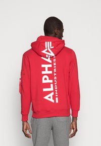 Alpha Industries - BACK PRINT  - Mikina s kapucňou - speed red Miniatúrny obrázok 1