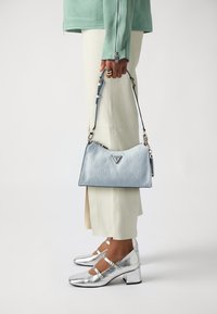 Guess - CRESIDIA SHOULDER BAG - Handbag - powder blue Thumbnail Image 1
