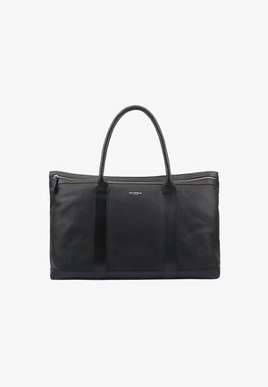 Sac cabas en cuir noir avec une texture lisse, fermeture éclair et deux longues poignées. Présente une couture centrale et un logo subtil à l'avant.