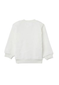 Weißes, weiches und flauschiges Sweatshirt mit einem klassischen Rundhalsausschnitt, gerippten Bündchen und Saum. Nahtloses Design ohne sichtbare Verschlüsse.