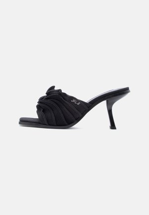 KARMEL HESSIAN RUCHE SLIDE - Mules med hæl - black