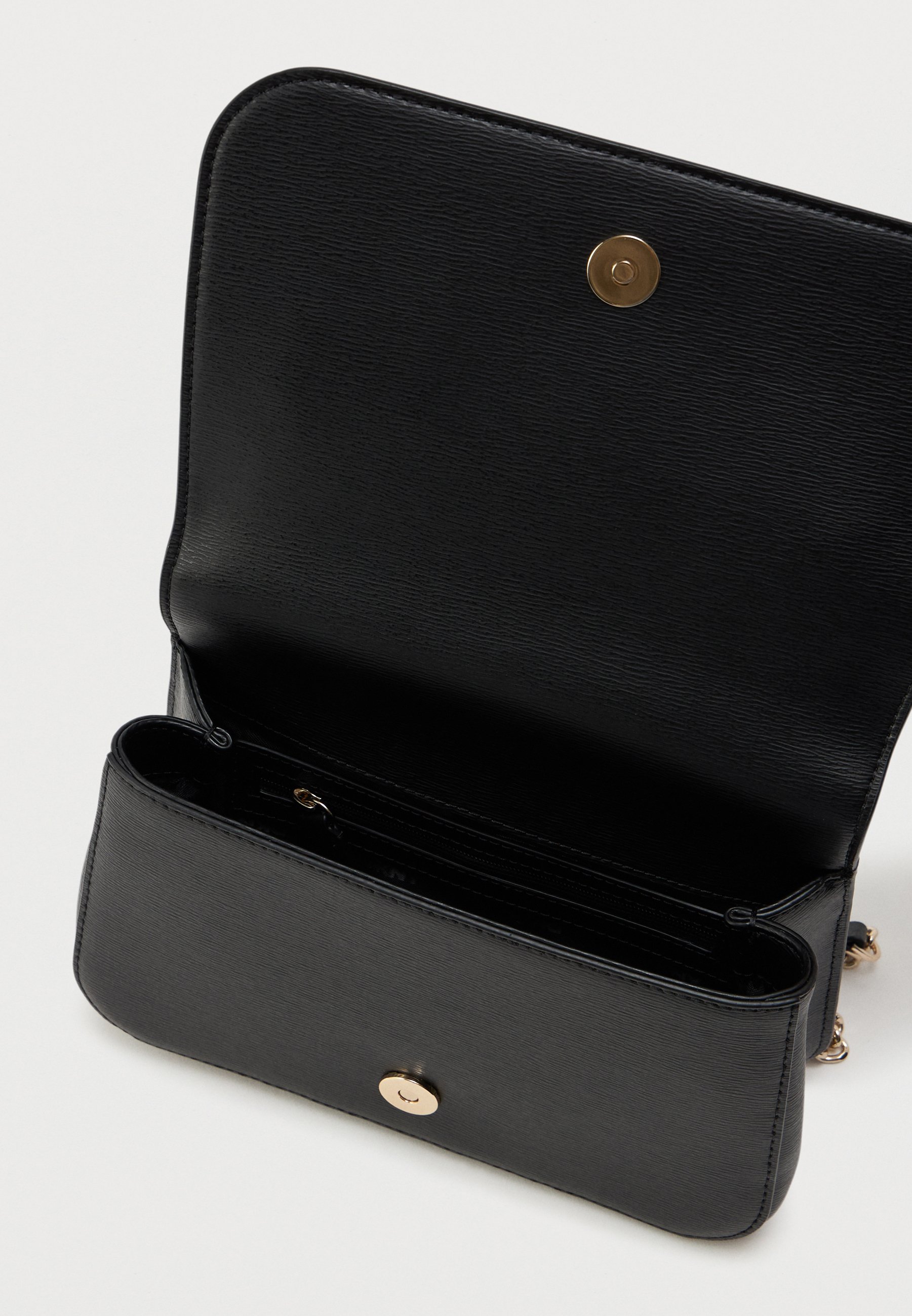 DKNY BRYANT AVE CHAIN SHOULDER - Cross body bag - black/gold