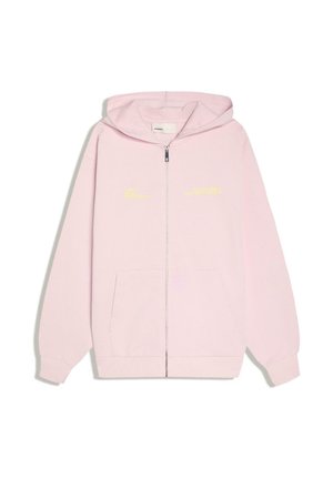 Hellrosa Kapuzenjacke mit Reißverschluss, Fronttaschen, Kapuze, gerippten Bündchen und kleinem gelben Text auf der Brust.