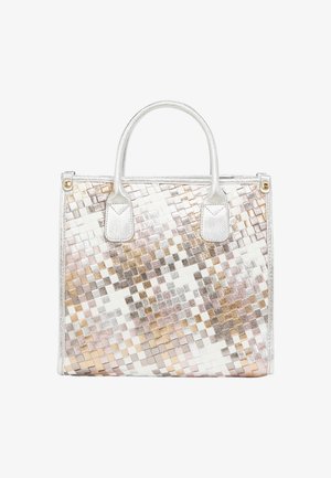 Vævet håndtaske med metallisk finish i sølv, guld og rosaguld nuancer. Har to håndtag og en struktureret rektangulær form.