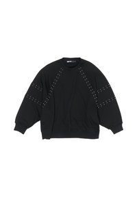 Sudadera negra con mangas largas y anchas, con tachuelas plateadas en los hombros y los laterales. Confeccionada con tela suave y flexible.