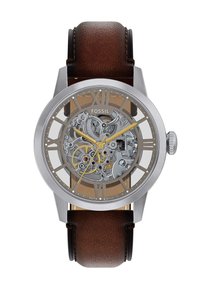 Silberner Edelstahluhren mit transparentem Skelettzifferblatt, braunem Lederarmband, goldenen Akzenten und großen römischen Ziffern.