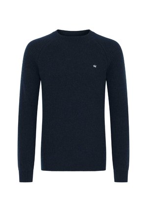 Tums zilā ribota džemperis ar garām piedurknēm un apaļu kakla izgriezumu; ar nelielu emblēmu uz krūtīm. Strukturēts dzijas materiāls.