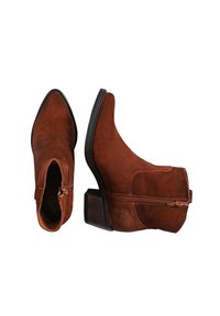 Botines de ante marrón con punteras afiladas, costuras en tono beige, cremallera lateral y tacones bajos apilados. Textura suave con un acabado suave.