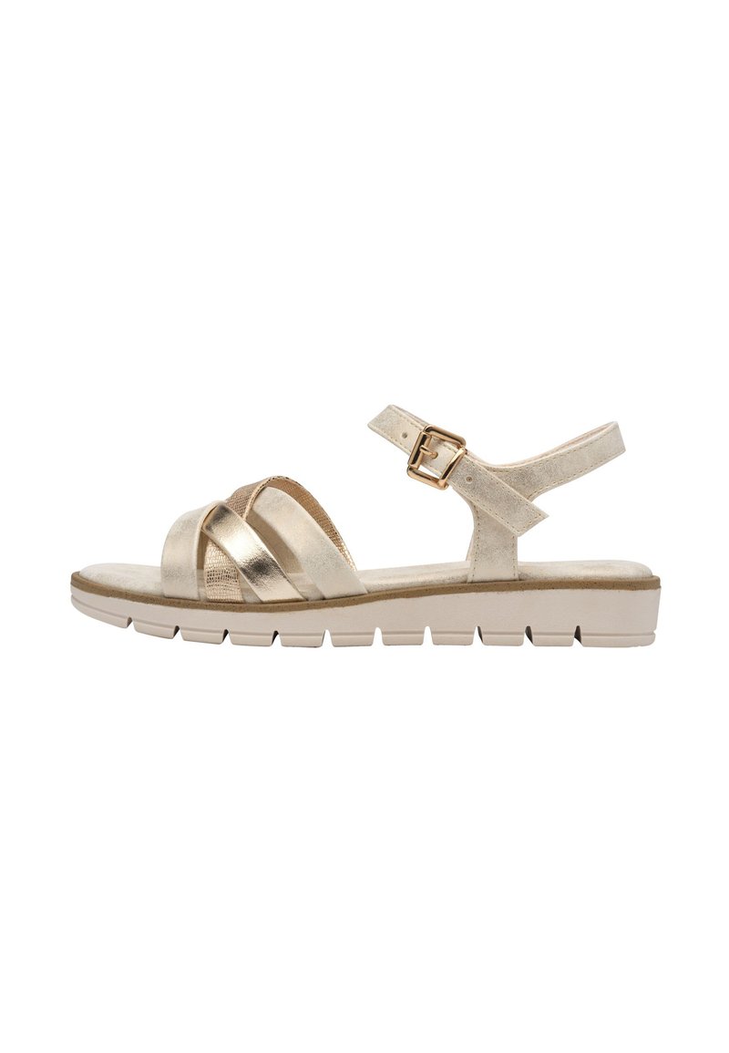 Gyldne metal-sandaler med krydsede remme, justerbar ankelspænde og tekstureret skumsole med et udtalt grebmønster.