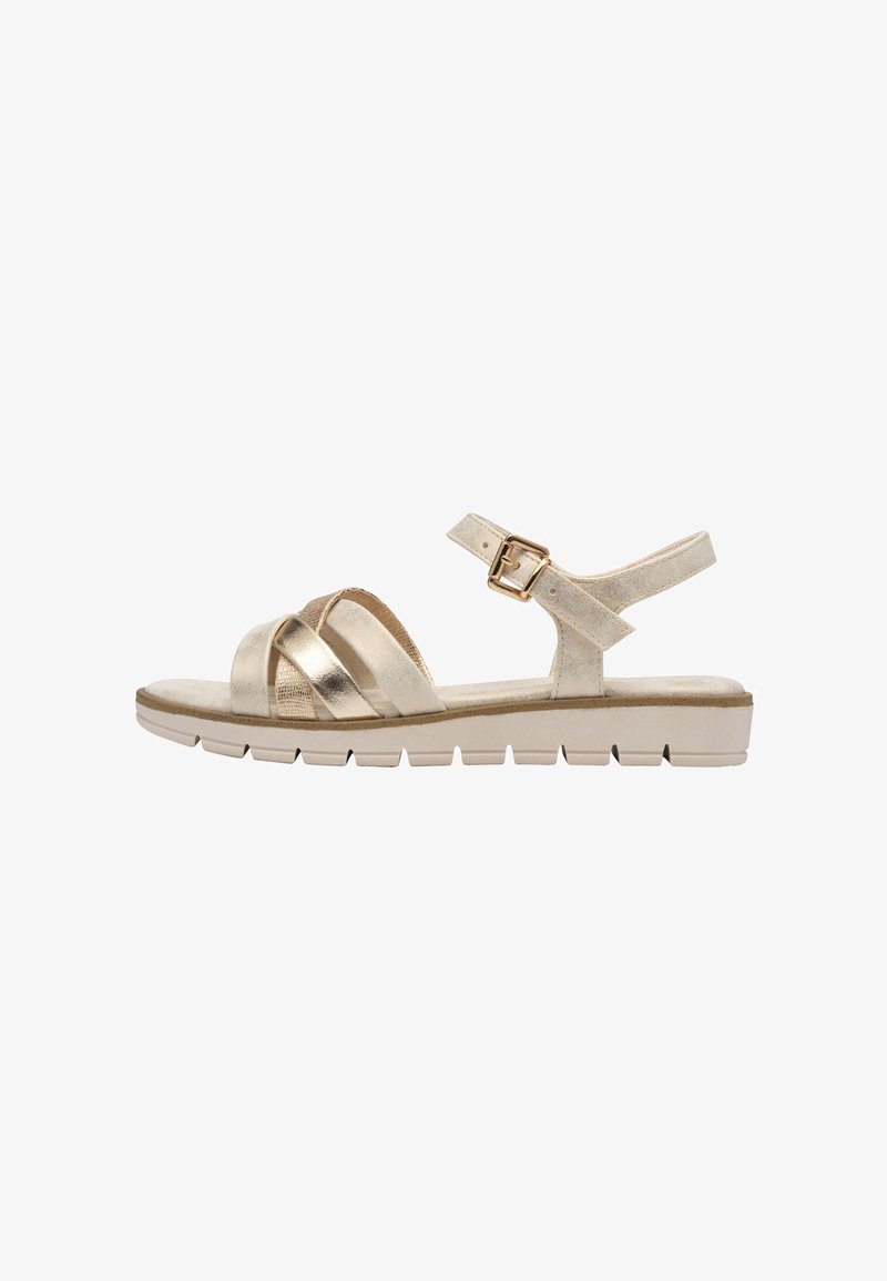 Goldene metallische Sandalen mit überkreuzten Riemen, verstellbarem Knöchelverschluss und strukturiertem Schaumsohle mit einem ausgeprägten Grip-Muster.